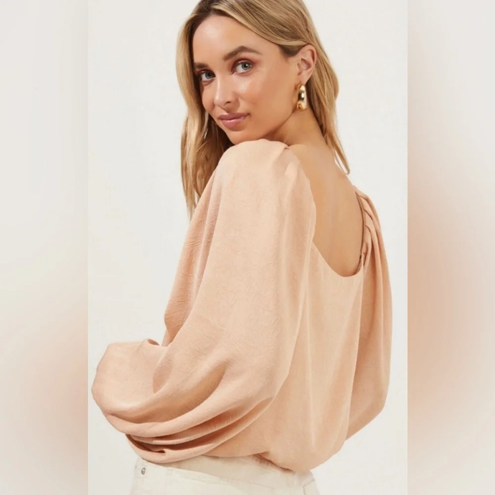ASTR The Label Cally Revolve Top